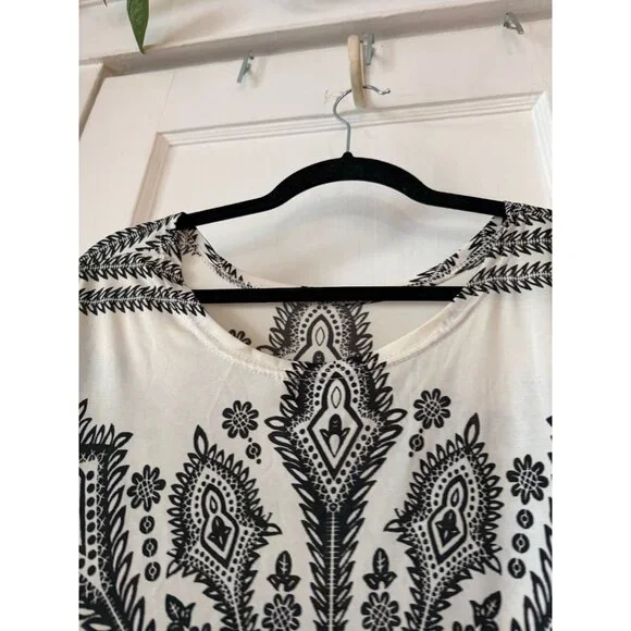 Women’s size 2X extra large, black and white blouse - Picture 5 of 8